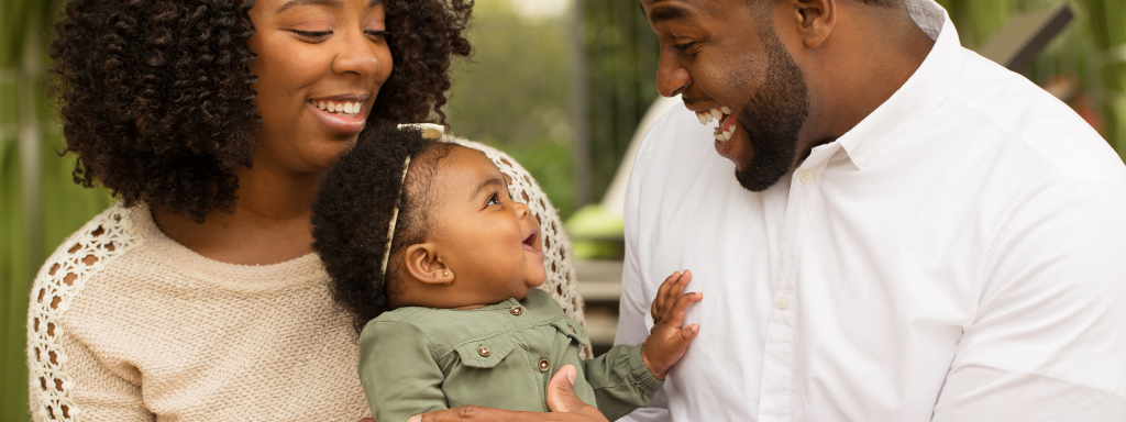 new father nighttime duties - the photo shows two parents with a baby